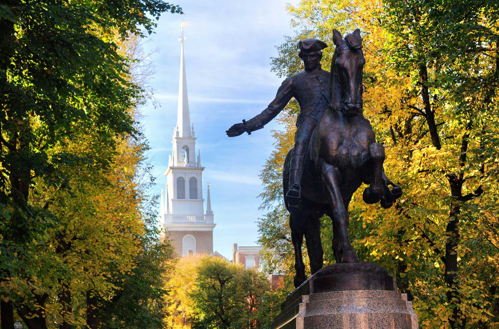 Statue of Paul Revere on horse