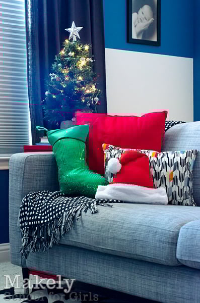 santa_hat_pillows.jpg